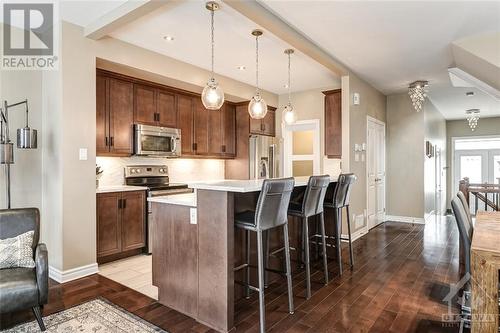827 Loosestrife Way, Ottawa, ON - Indoor Photo Showing Kitchen With Upgraded Kitchen