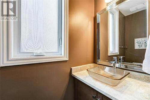 827 Loosestrife Way, Ottawa, ON - Indoor Photo Showing Bathroom