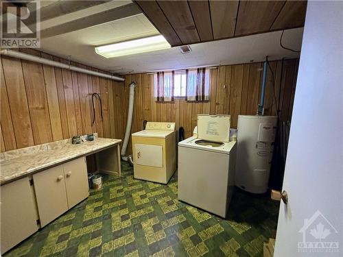 245 Queen Street W, Chesterville, ON - Indoor Photo Showing Laundry Room