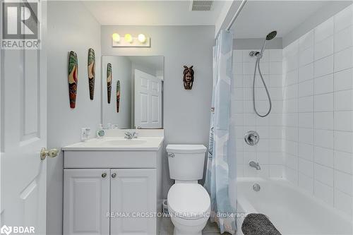 19 Allsop Cres, Barrie, ON - Indoor Photo Showing Bathroom