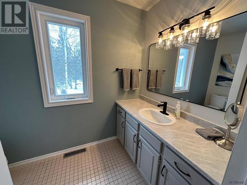 17 Furlong St, Kirkland Lake, ON - Indoor Photo Showing Bathroom