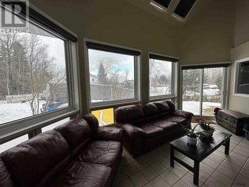 17 Furlong St, Kirkland Lake, ON - Indoor Photo Showing Living Room