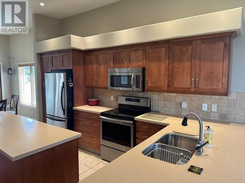 250 Marina Way Unit# 605, Penticton, BC - Indoor Photo Showing Kitchen With Double Sink