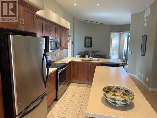 250 Marina Way Unit# 605, Penticton, BC - Indoor Photo Showing Kitchen With Double Sink