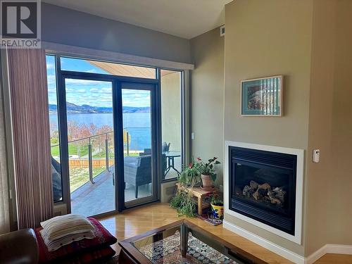 250 Marina Way Unit# 605, Penticton, BC - Indoor Photo Showing Living Room With Fireplace