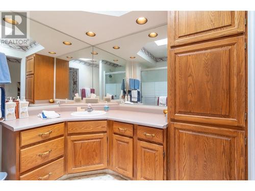 308 Falcon Drive Lot# 373, Penticton, BC - Indoor Photo Showing Bathroom