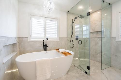 110 Avanti Crescent, Waterdown, ON - Indoor Photo Showing Bathroom
