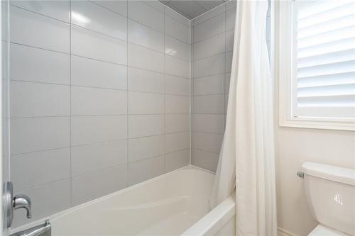 110 Avanti Crescent, Waterdown, ON - Indoor Photo Showing Bathroom