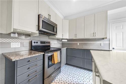 46 Garfield Avenue S, Hamilton, ON - Indoor Photo Showing Kitchen With Upgraded Kitchen