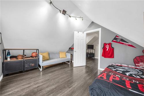 46 Garfield Avenue S, Hamilton, ON - Indoor Photo Showing Bedroom
