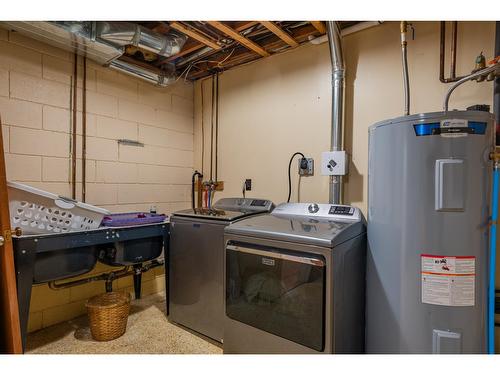 2184 Crestview Crescent, Castlegar, BC - Indoor Photo Showing Laundry Room
