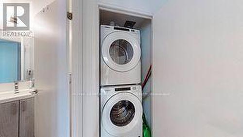#1702 -77 Mutual St, Toronto, ON - Indoor Photo Showing Laundry Room