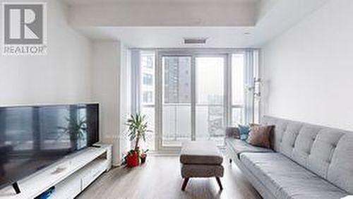 1702 - 77 Mutual Street, Toronto, ON - Indoor Photo Showing Living Room