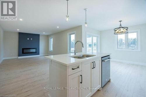 36 Cottonwood Blvd, Aylmer, ON - Indoor Photo Showing Kitchen With Double Sink