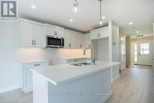 36 Cottonwood Blvd, Aylmer, ON - Indoor Photo Showing Kitchen With Upgraded Kitchen