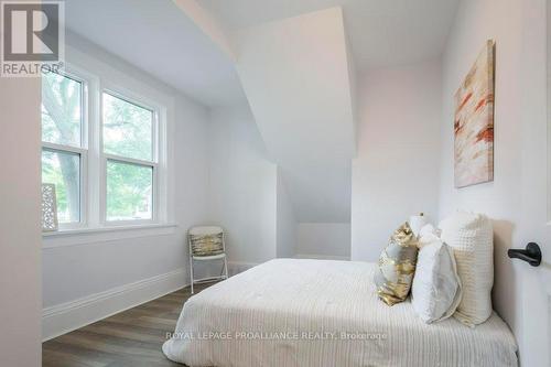 323 Foster Ave, Belleville, ON - Indoor Photo Showing Bedroom