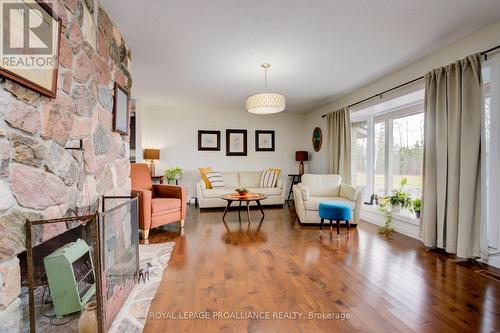 155 Percy Boom Rd, Trent Hills, ON - Indoor Photo Showing Living Room