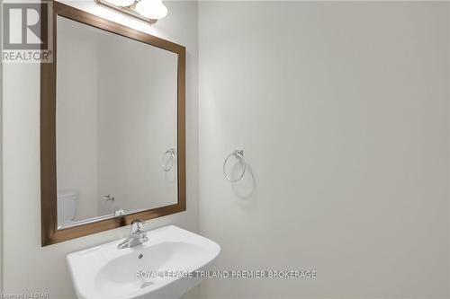 2657 Bobolink Lane, London, ON - Indoor Photo Showing Bathroom