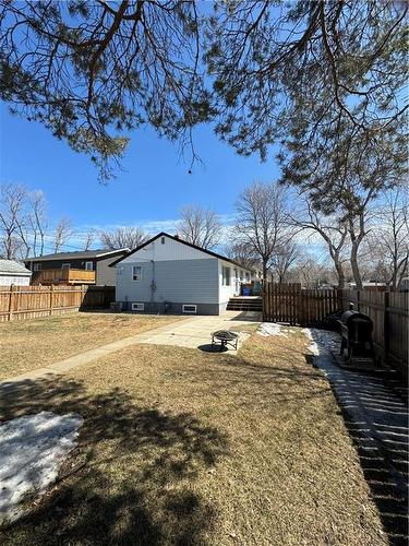 171 Madison Crescent, Brandon, MB - Outdoor