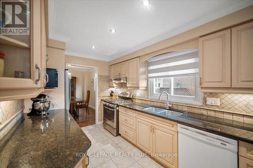 3252 Pilcom Cres, Mississauga, ON - Indoor Photo Showing Kitchen With Double Sink