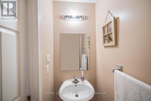 3252 Pilcom Cres, Mississauga, ON - Indoor Photo Showing Bathroom