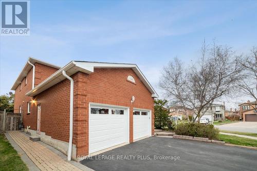 3252 Pilcom Cres, Mississauga, ON - Outdoor