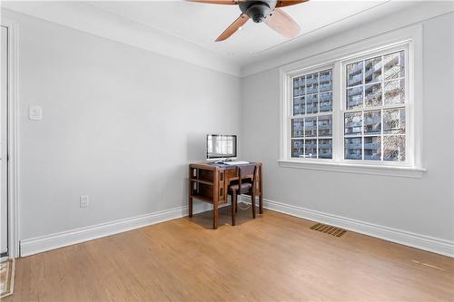 28 Carling Street E, Hamilton, ON - Indoor Photo Showing Other Room