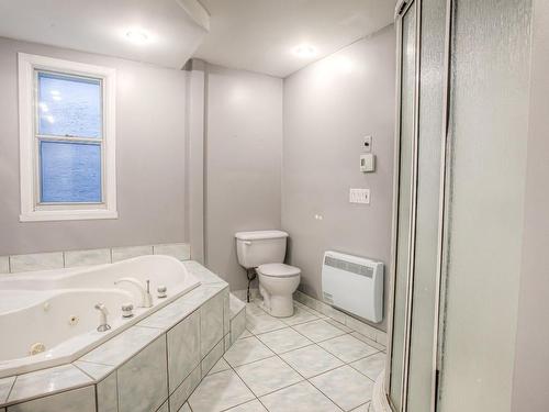Bathroom - 7176 Rue D'Aragon, Montréal (Le Sud-Ouest), QC - Indoor Photo Showing Bathroom