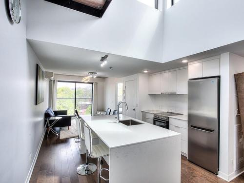 Cuisine - 604-5227 Boul. Décarie, Montréal (Côte-Des-Neiges/Notre-Dame-De-Grâce), QC - Indoor Photo Showing Kitchen With Stainless Steel Kitchen With Upgraded Kitchen