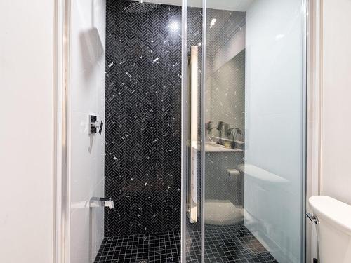 Salle de bains - 12 Rue Pierre-Trudeau, Dollard-Des-Ormeaux, QC - Indoor Photo Showing Bathroom