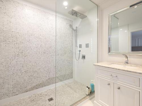 Salle de bains attenante Ã  la CCP - 12 Rue Pierre-Trudeau, Dollard-Des-Ormeaux, QC - Indoor Photo Showing Bathroom