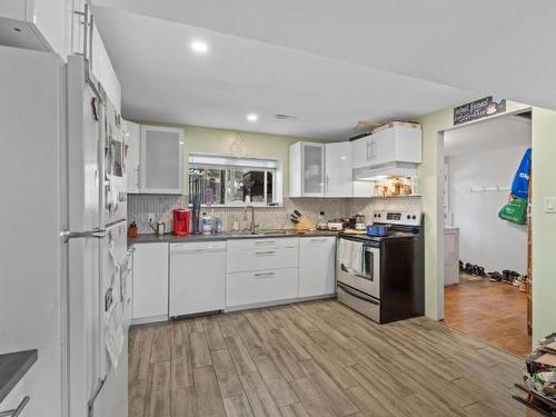 650 Sicamore Drive, Kamloops, BC - Indoor Photo Showing Kitchen