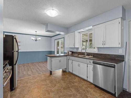 650 Sicamore Drive, Kamloops, BC - Indoor Photo Showing Kitchen With Double Sink