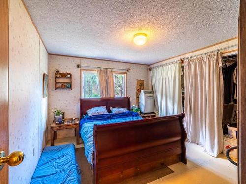 5245 Lytton Lillooet Highway, Lillooet, BC - Indoor Photo Showing Bedroom