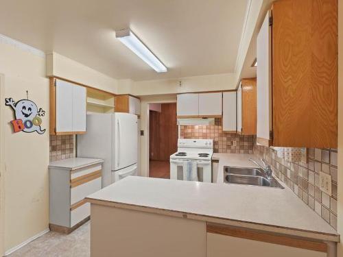684 Comox Ave, Kamloops, BC - Indoor Photo Showing Kitchen With Double Sink