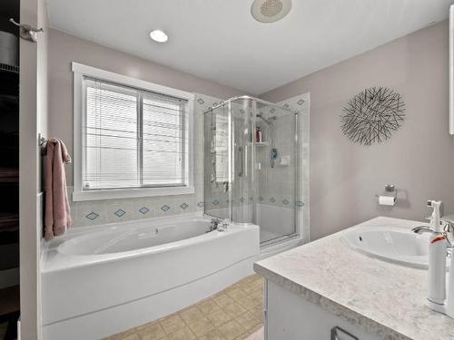 3480 Navatanee Drive, Kamloops, BC - Indoor Photo Showing Bathroom