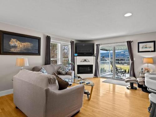 3480 Navatanee Drive, Kamloops, BC - Indoor Photo Showing Living Room With Fireplace