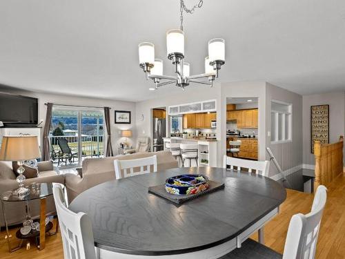 3480 Navatanee Drive, Kamloops, BC - Indoor Photo Showing Dining Room