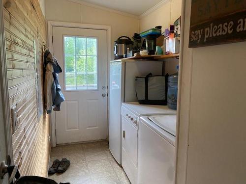 2965 Buffalo Springs Road, Barriere, BC - Indoor Photo Showing Laundry Room