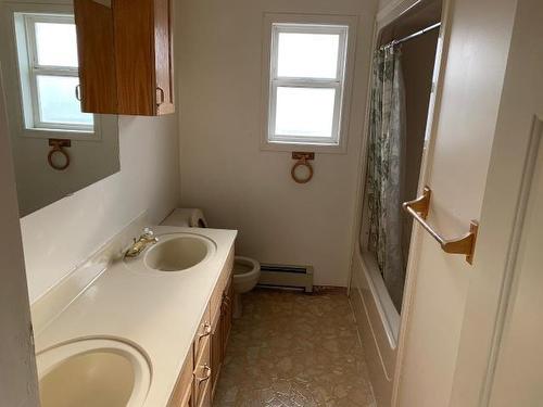 2651 Coutlee Ave, Merritt, BC - Indoor Photo Showing Bathroom