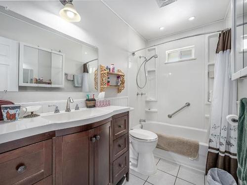 1306 Carson Street, Clinton, BC - Indoor Photo Showing Bathroom