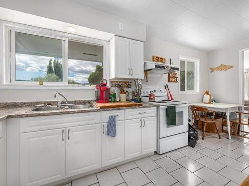 1306 Carson Street, Clinton, BC - Indoor Photo Showing Kitchen With Double Sink