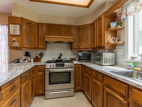 6932 Vista Drive, Kamloops, BC - Indoor Photo Showing Kitchen
