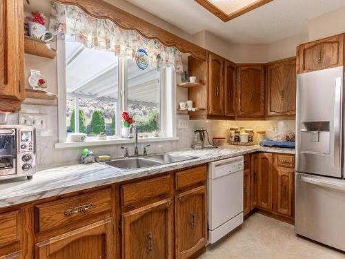 6932 Vista Drive, Kamloops, BC - Indoor Photo Showing Kitchen With Double Sink