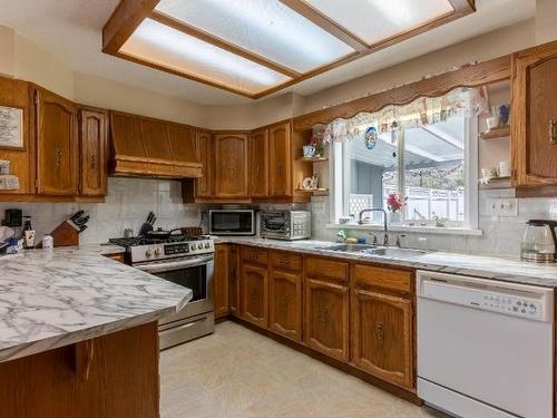 6932 Vista Drive, Kamloops, BC - Indoor Photo Showing Kitchen With Double Sink
