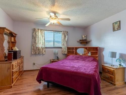 6932 Vista Drive, Kamloops, BC - Indoor Photo Showing Bedroom