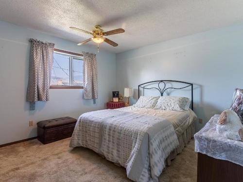 6932 Vista Drive, Kamloops, BC - Indoor Photo Showing Bedroom