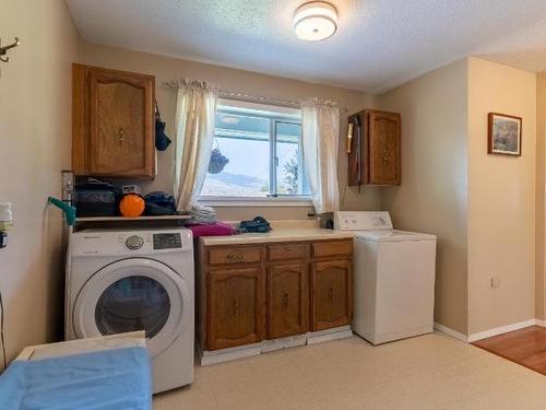 6932 Vista Drive, Kamloops, BC - Indoor Photo Showing Laundry Room