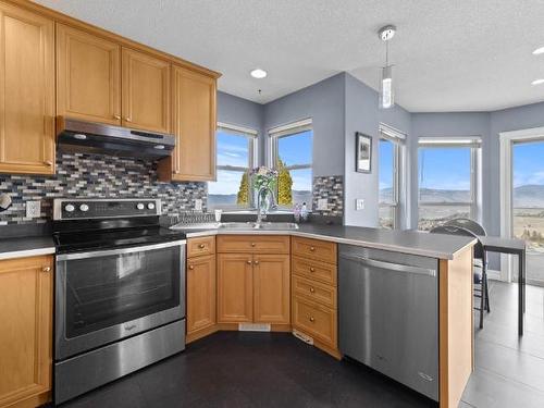 2397 Abbeyglen Way, Kamloops, BC - Indoor Photo Showing Kitchen With Stainless Steel Kitchen With Double Sink