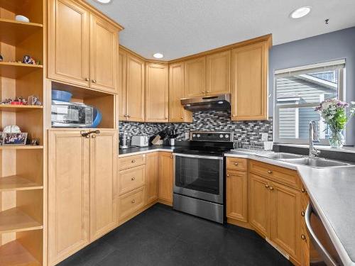 2397 Abbeyglen Way, Kamloops, BC - Indoor Photo Showing Kitchen With Double Sink